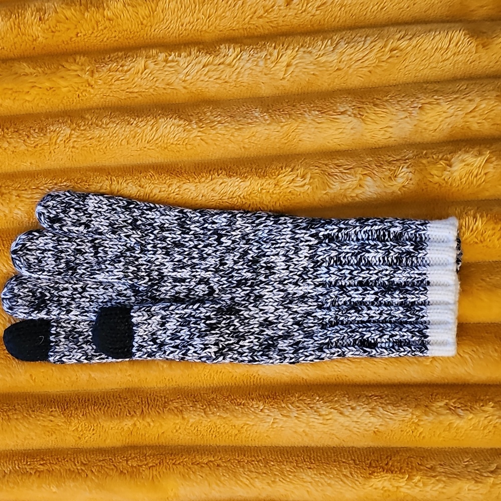 Women's Gloves - Picture 6 of 15